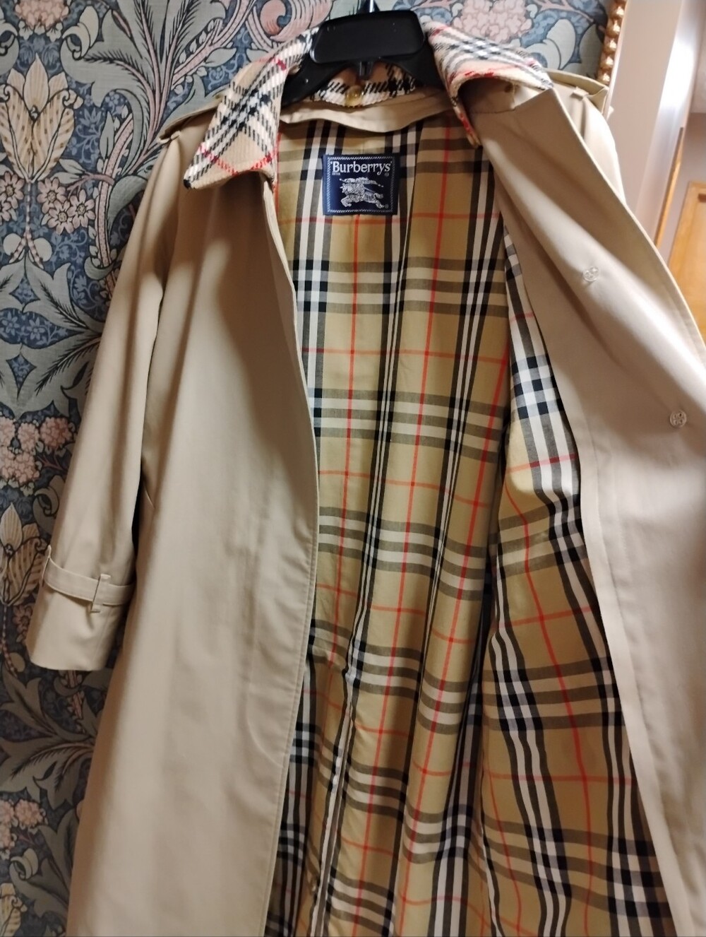 Vintage Burberry Trench Coat With Removable Collar - Picture 6 of 16